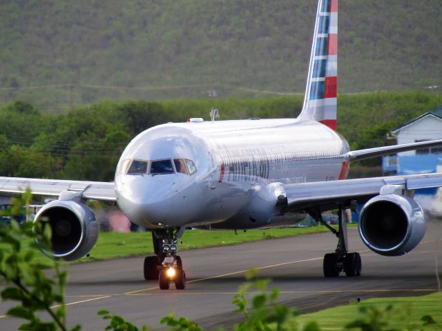 Boeing 757-200 (N187AN)