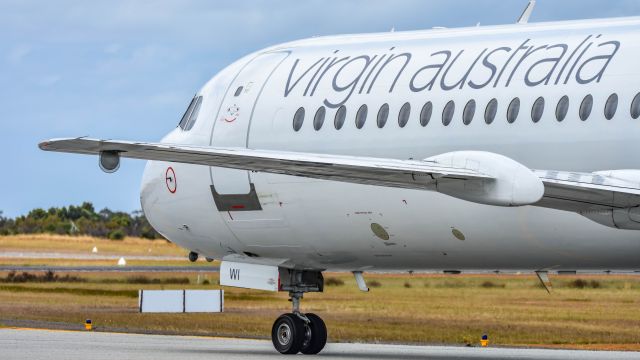 Fokker 100 (VH-FWI)