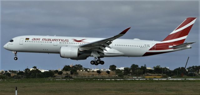 Airbus A350-900 (3B-NBP) - On landing RWY 31