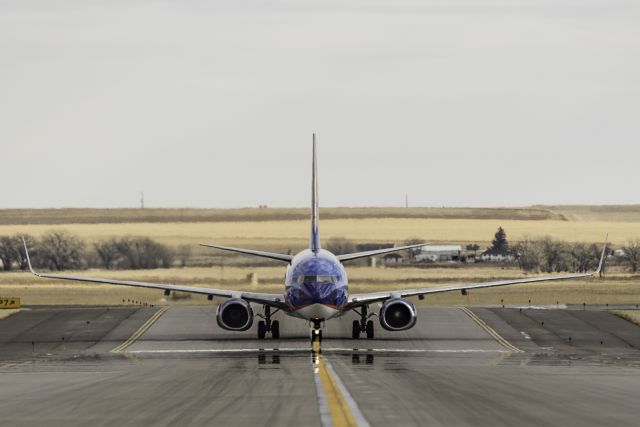 Boeing 737-700 (N634SW) - Crossing the runway at KDEN gave me this near nose-on shot of a SWA 737 ready for takeoff clearance