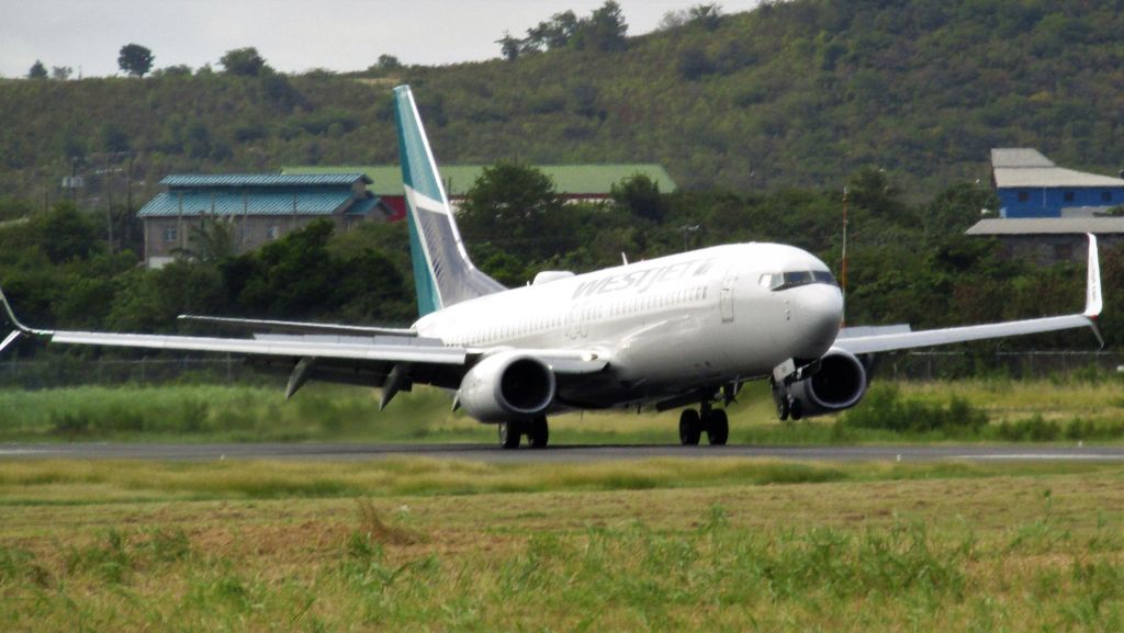 Boeing 737-800 (C-GWBU)