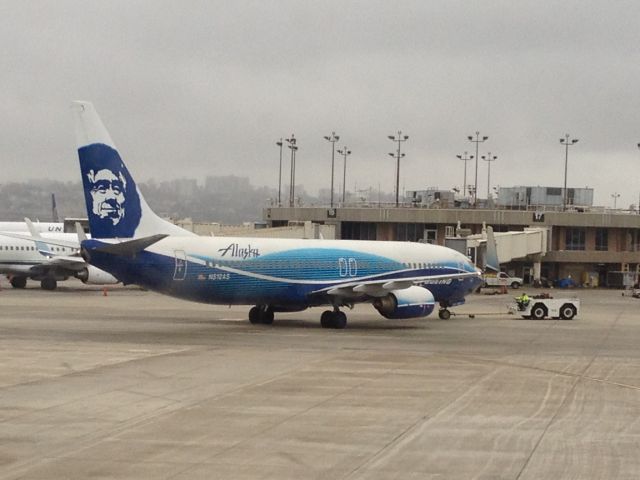 Boeing 737-800 (N512AS)