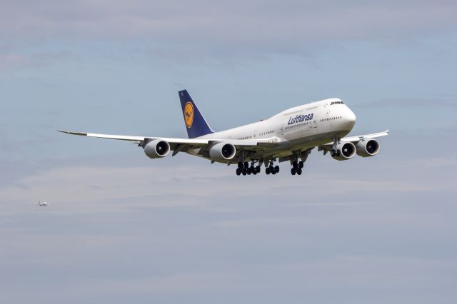 Boeing 747-400 (D-ABYL) - LH430 on final for 22R after diverting to Detroit due to bad weather over Chicago O'Hare.