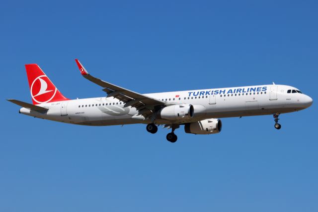 Airbus A321 (TC-JST)