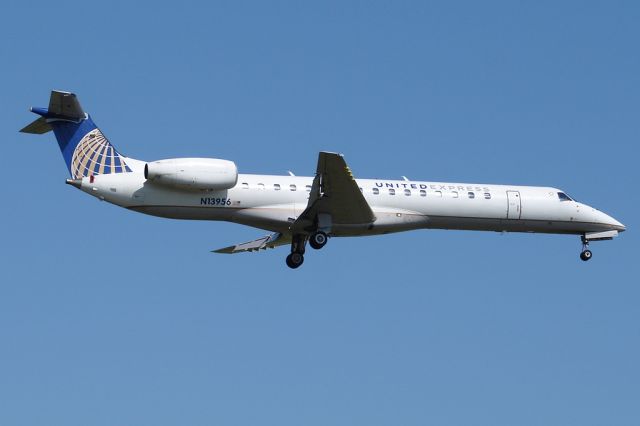 Embraer ERJ-145 (N13956)