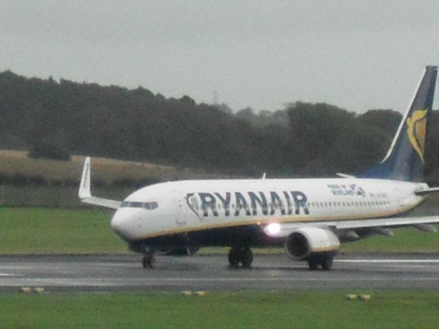 Boeing 737-800 (EI-DAO) - Taking off 31