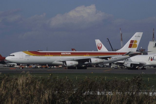 Airbus A340-300 (EC-GPB) - Departure at Narita Intl Airport Rwy34L on 1998/11/25
