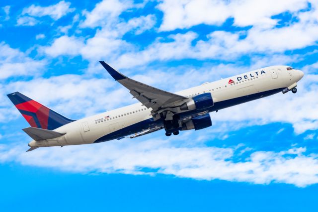 N199DN — - Delta Airlines 767-300 taking off from PHX on 12/6/22. Taken with a Canon R7 and Tamron 70-200 G2 lens.