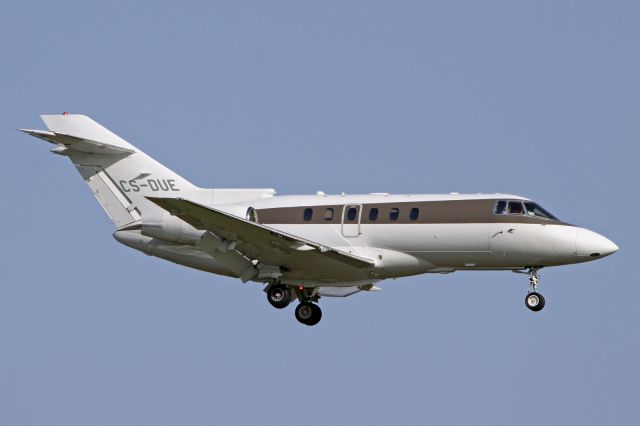 Hawker 800 (CS-DUE)