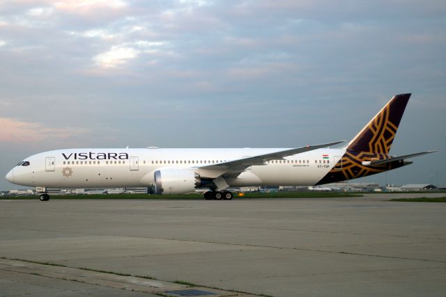 Boeing 787-9 Dreamliner (VT-TSP) - Taxiing to Stand 325 on 28-Apr-23 operating flight VTI17 from VIDP.