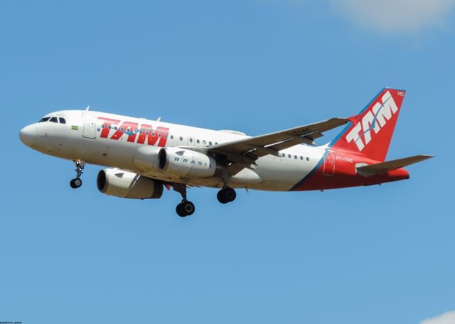Airbus A319 (PT-TMC)