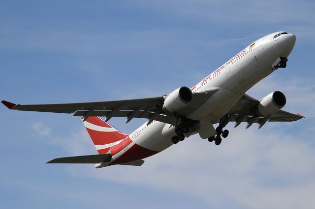 Airbus A330-200 (3B-NBL)