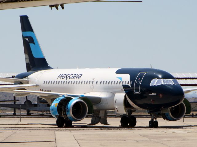 Airbus A319 (N412MX)