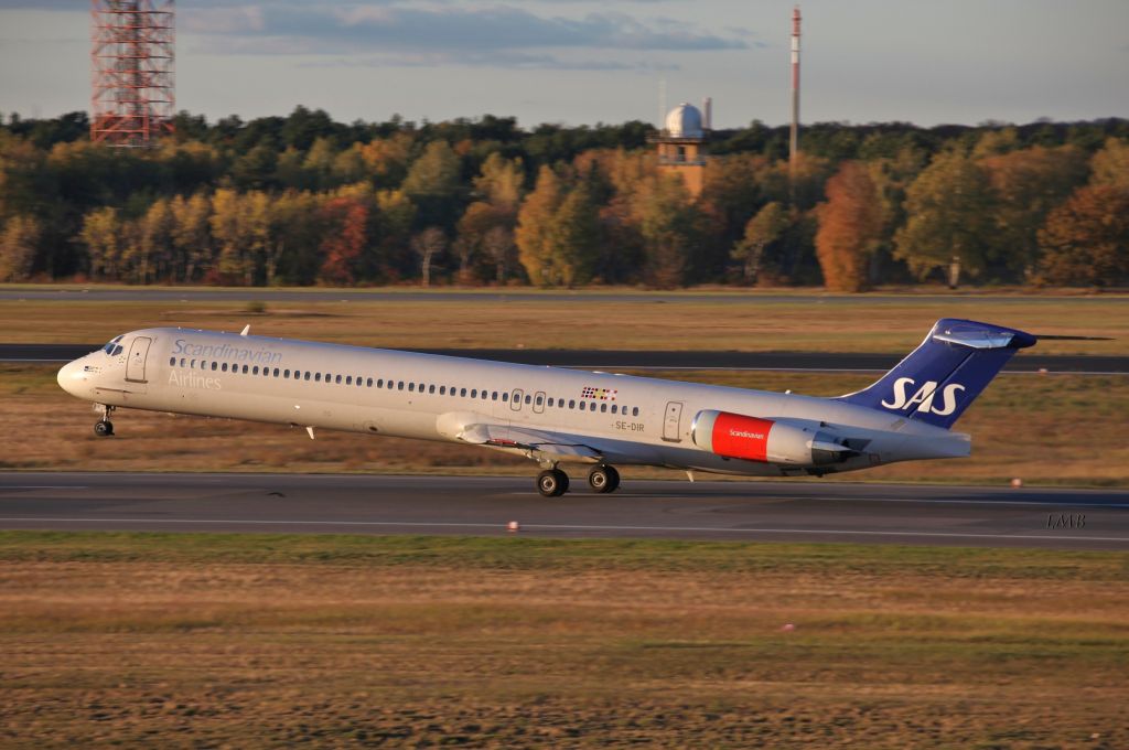 McDonnell Douglas MD-81 (SE-DIR)