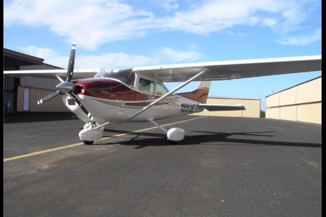 Cessna Skylane (N9913E)
