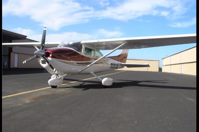 Cessna Skylane (N9913E)