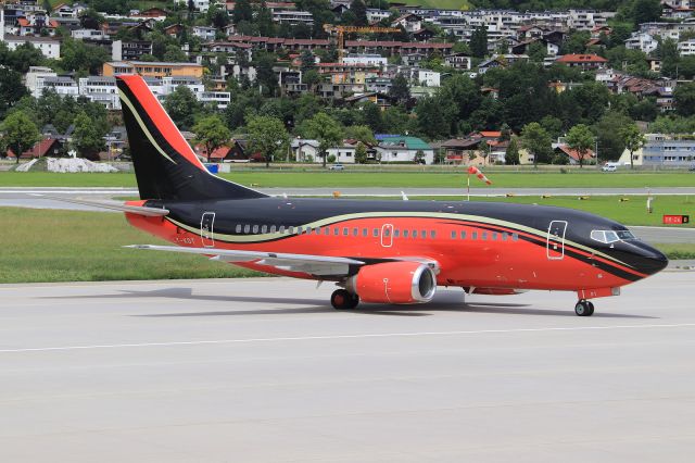 Boeing 737-500 (LY-KDT)