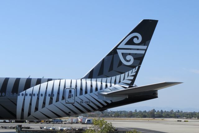 BOEING 777-300 (ZK-OKQ) - All Blacks