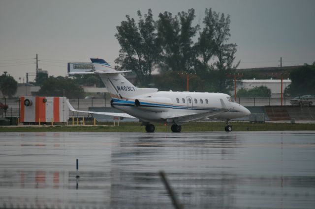 Hawker 800 (N403CT)