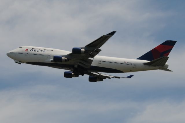 Boeing 747-400 (N663US)