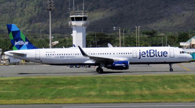Airbus A321 (N942JB)