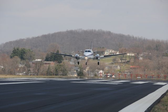 Beechcraft King Air 90 (N257CQ)