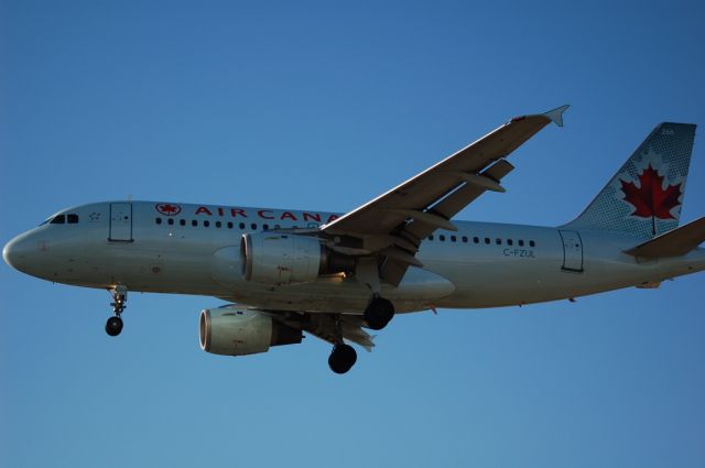 Airbus A319 (C-FZUL)