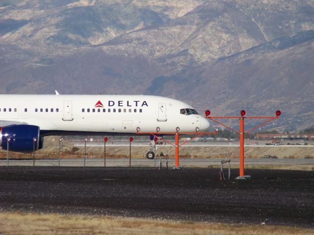 Boeing 757-200 (N527US)