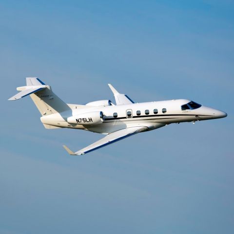 Embraer Phenom 300 (N75LH)