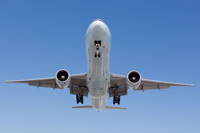 Boeing 777-200 (C-FIVR) - Coming in from Narita, Japan on a clear blue day in YYZ.br /br /Full Quality: a rel=nofollow href=http://www.airliners.net/photo/Air-Canada/Boeing-777-333-ER/2413949/L/&sid=ce9024a1d87f9724eac30cb0bcb722e4http://www.airliners.net/photo/Air-Canada/Boeing-777-333-ER/2413949/L/&sid=ce9024a1d87f9724eac30cb0bcb722e4/a