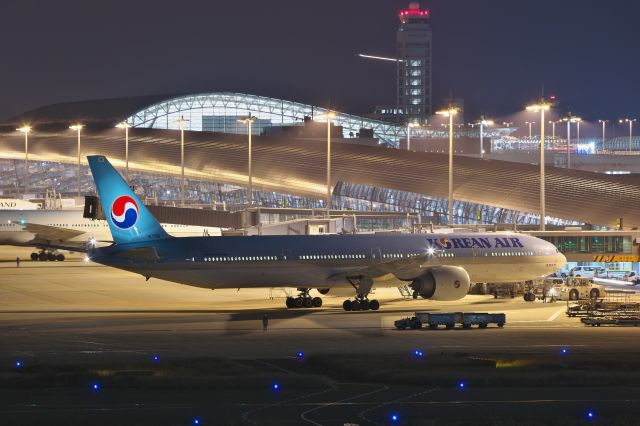 BOEING 777-300ER (HL7782)