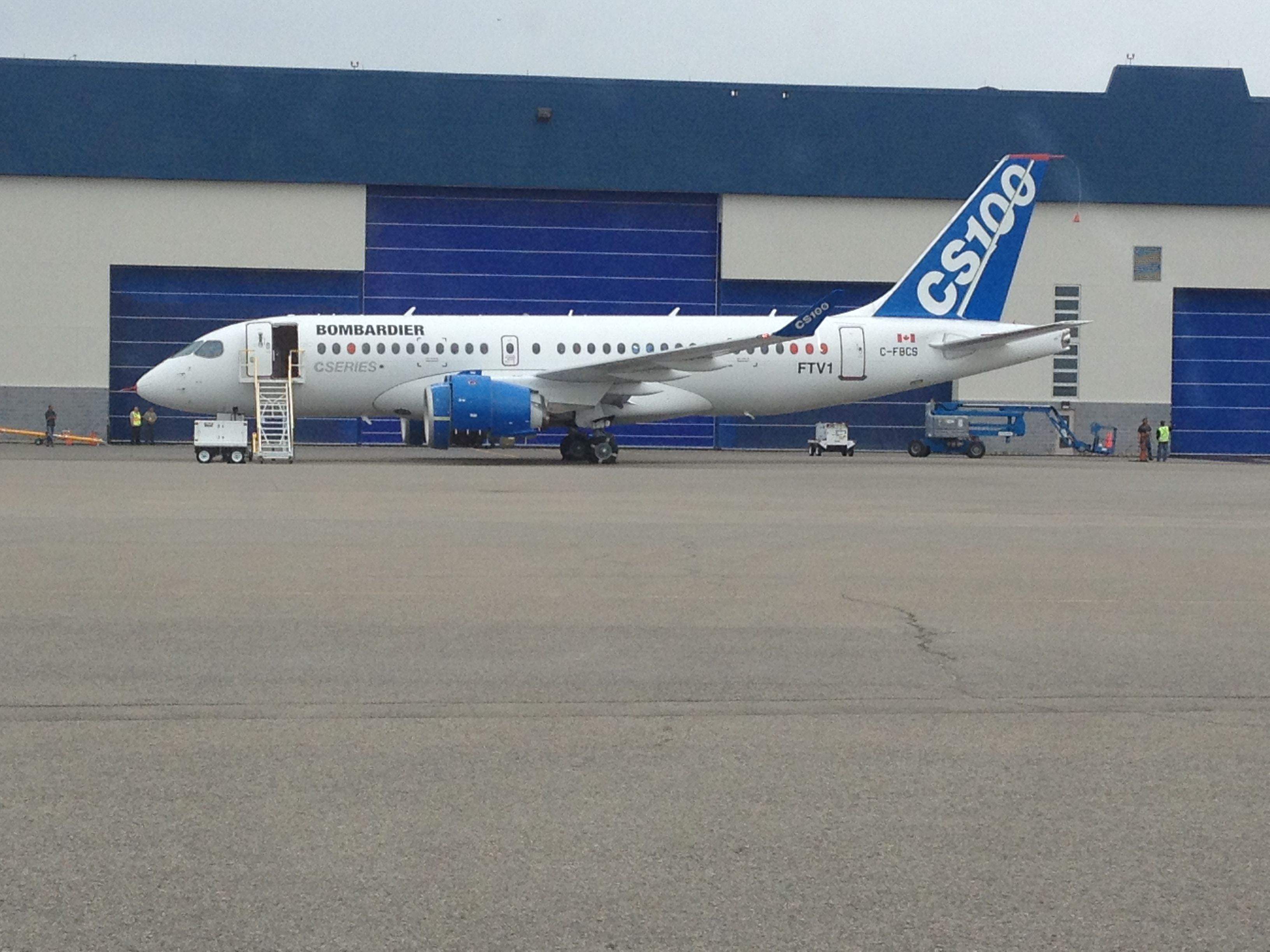 Bombardier CS100 (C-FBCS) - FTV1 - Premier CS100 de Bombardier à Mirabel. Il devrait faire son premier vol dans moins de deux semaines.