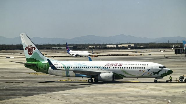 Boeing 737-800 (B-1700) - 2025.04.02 CSN B737-800WL taxing in ZBAD