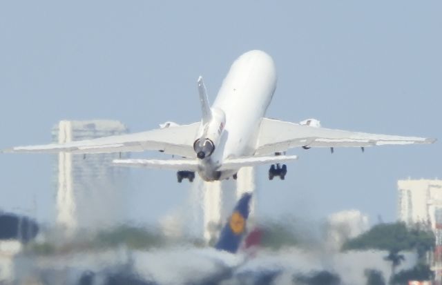 McDonnell Douglas DC-10 (C-GKFT)