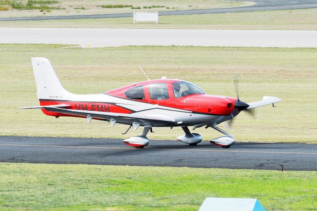 Cirrus SR-22 (VH-FMH) - Cirrus SR22  VH-FMH YPJT 280418