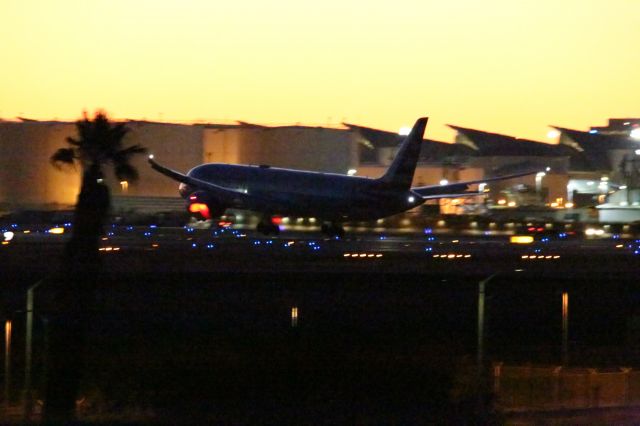 Boeing 787-9 Dreamliner —