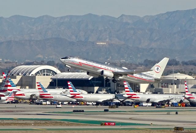 Boeing 737-700 (N905NN) - Astrojet leaving Hollywood https://flightaware.com/live/flight/N905NN/history/20191123/1740Z/KLAX/KSTL