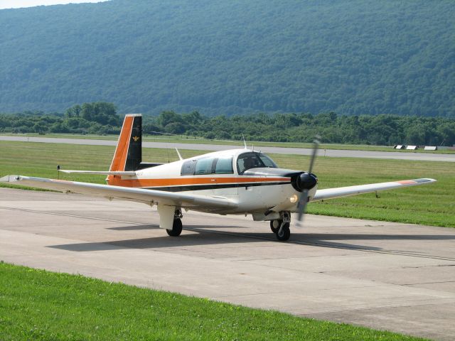 Mooney M-20 (N5617Q) - Headed towards parking.