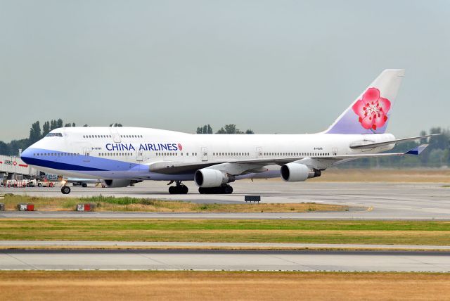 Boeing 747-400 (B-18205)