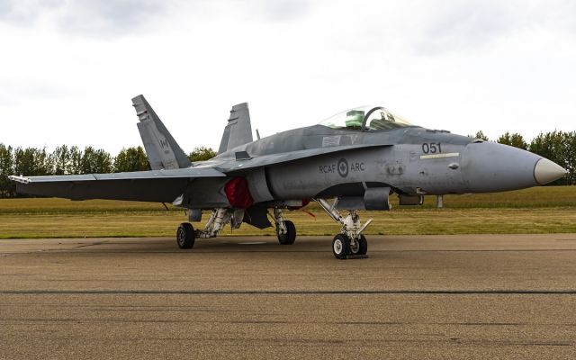 McDonnell Douglas FA-18 Hornet (18-8051)