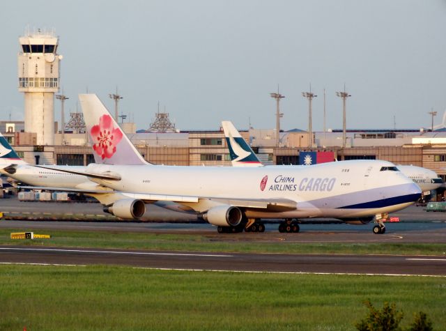 Boeing 747-400 (B-18707)