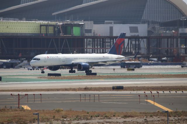 Boeing 757-200 (N542US)