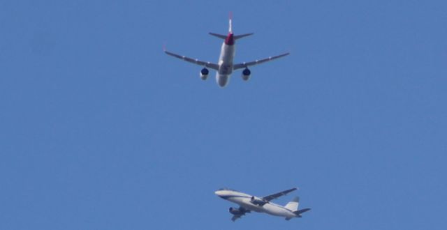 Airbus A320neo (OE-LZN) - An Austrian Airlines A320neo flying just below a Sky Prime A320 private charter aircraft (reg'd as HZ-XY7) after taking off from LHR. The Sky Prime A320 was decending to approach into LHR, in which it landed on runway 09L. br /br /Date: 19.10.22 (dd/mm/yy).