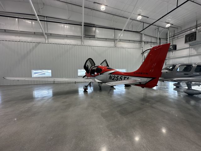 Cirrus SR-22 (N255TL)