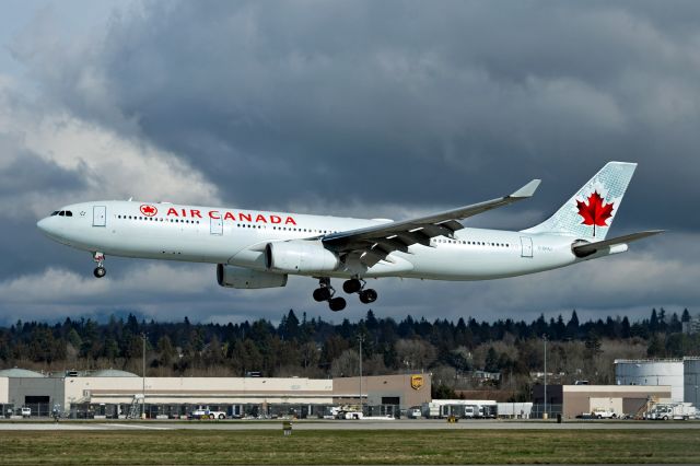 Airbus A330-300 (C-GFAJ)