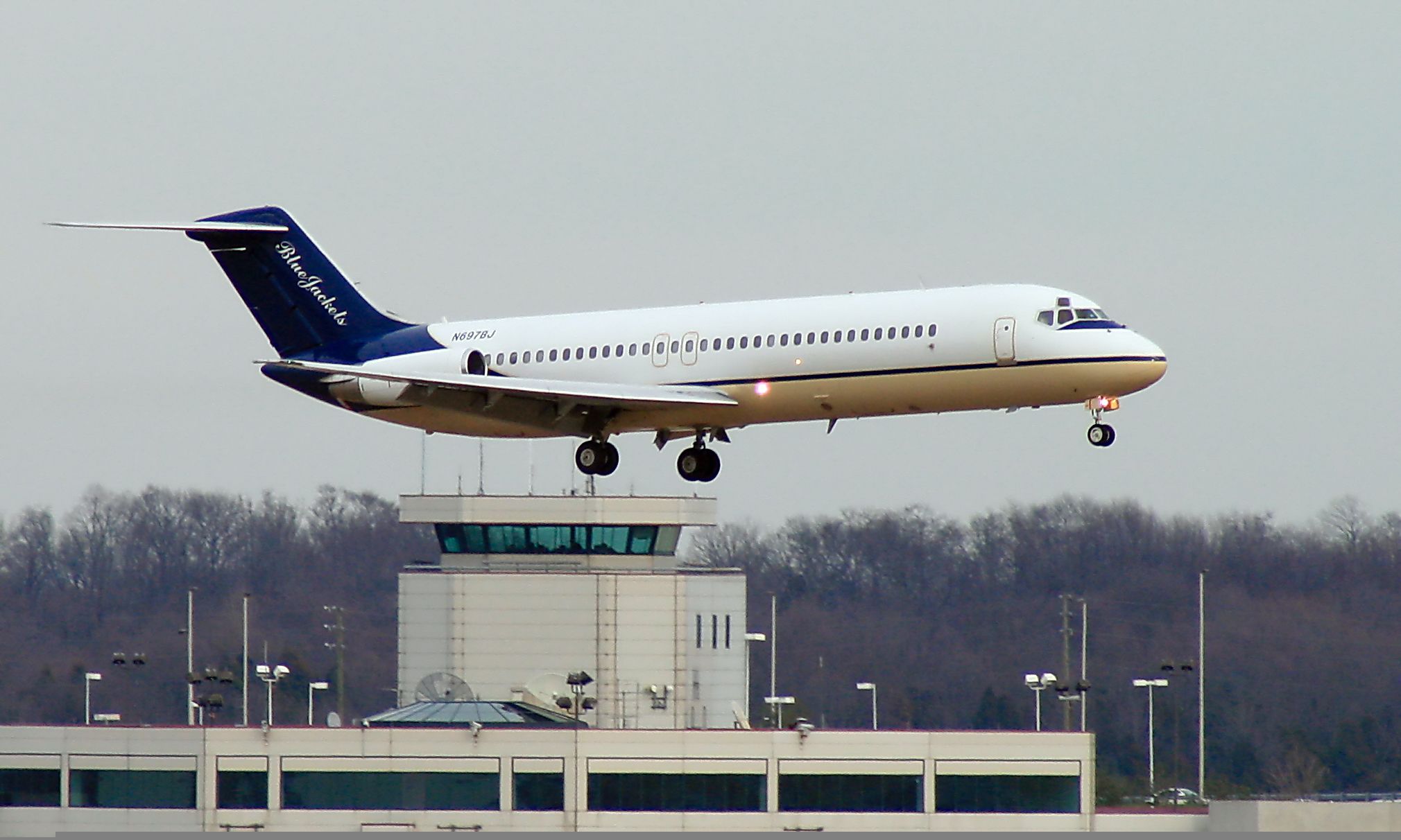 McDonnell Douglas DC-9-30 (N697BJ) - Blue Jackets Air