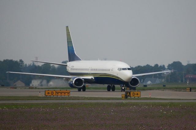 BOEING 737-400 (N752MA)