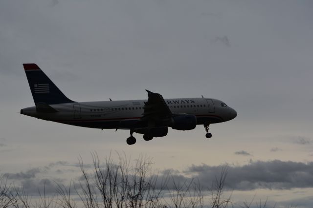 Airbus A319 (N710UW)