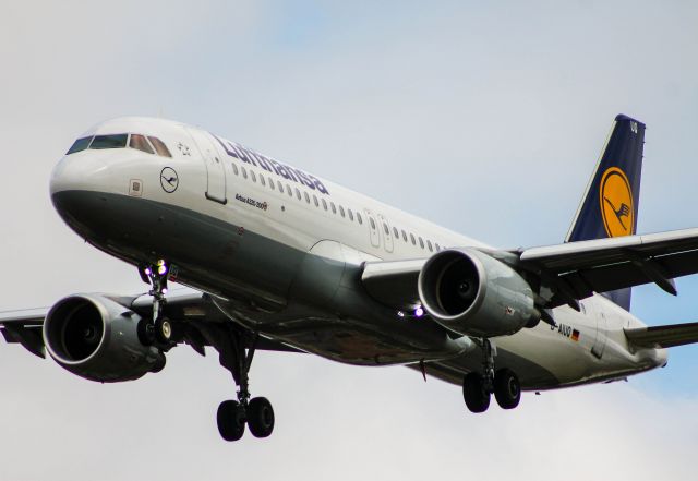 Airbus A320 (D-AIUQ)
