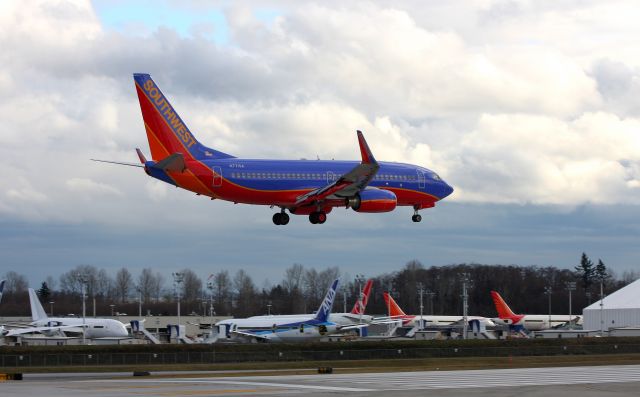 BOEING 737-400 (N771SA) - Southwest 737-400 ladning at Paine Field
